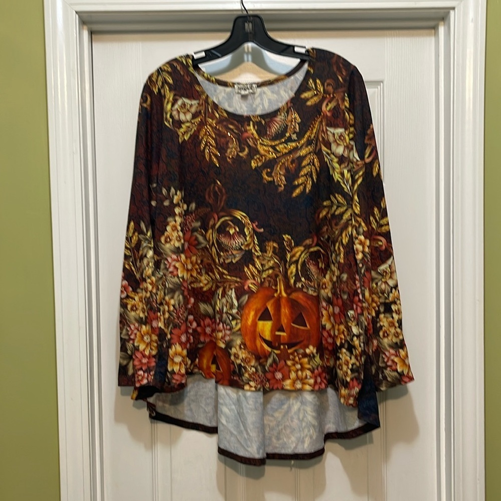 One World - long sleeve top in fall colorss & pumpkin print t - size L